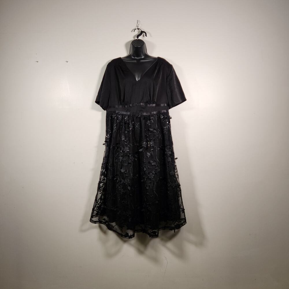 BLOOMCHIC‎ Cocktail Dress Womens 1X 
Black 3D Floral Embroidered Full Mesh Skirt
